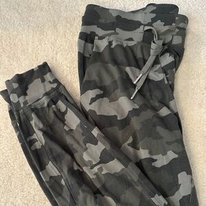 LULULEMON - Ready to Rulu Camo Jogger Stretch Pant Size 2